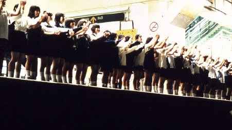 باشگاه خودکشی: خودکشی در کوچه و خیابان برای رسیدن به رستگاری