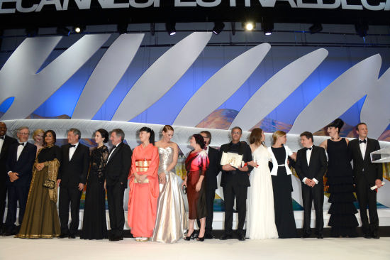 آبی گرمترین رنگ و به رنگ نخل طلای کن / بازیگر فرهادی بهترین بازیگر شد + لیست کامل برندگان کن 2013